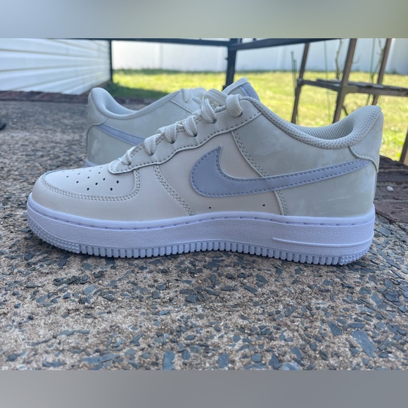 Youth Nike Air Force 1 Low Pale Ivory Sea Glass Sneakers - Picture 6 of 10